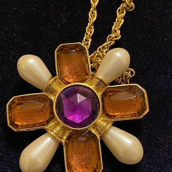 Vintage AVON Maltese Cross Pin Brooch Pendant Necklace Moghul Pearl. - Picture 6 of 9